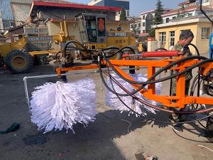 2020年11月11日山西省晉中市昔陽(yáng)縣公路管理段與河南都市機(jī)械設(shè)備有限公司合作，在宋段長(zhǎng)王隊(duì)長(zhǎng)凌師傅的精心安排指導(dǎo)下與喬主任祝師傅的積極努力，成功研制出了加寬雙護(hù)欄板600mm護(hù)欄清洗機(jī)
